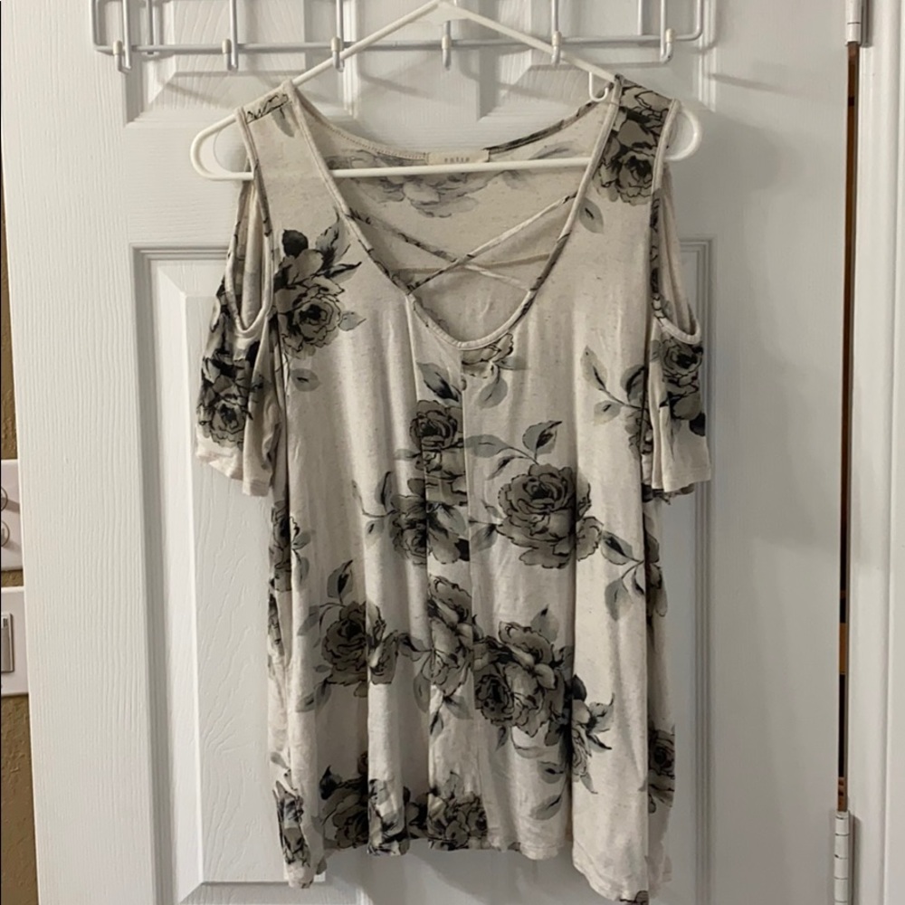 Blouse with cut-out shoulder